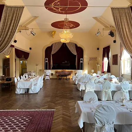 Bahnhofshotel Die Neue Bühne-3